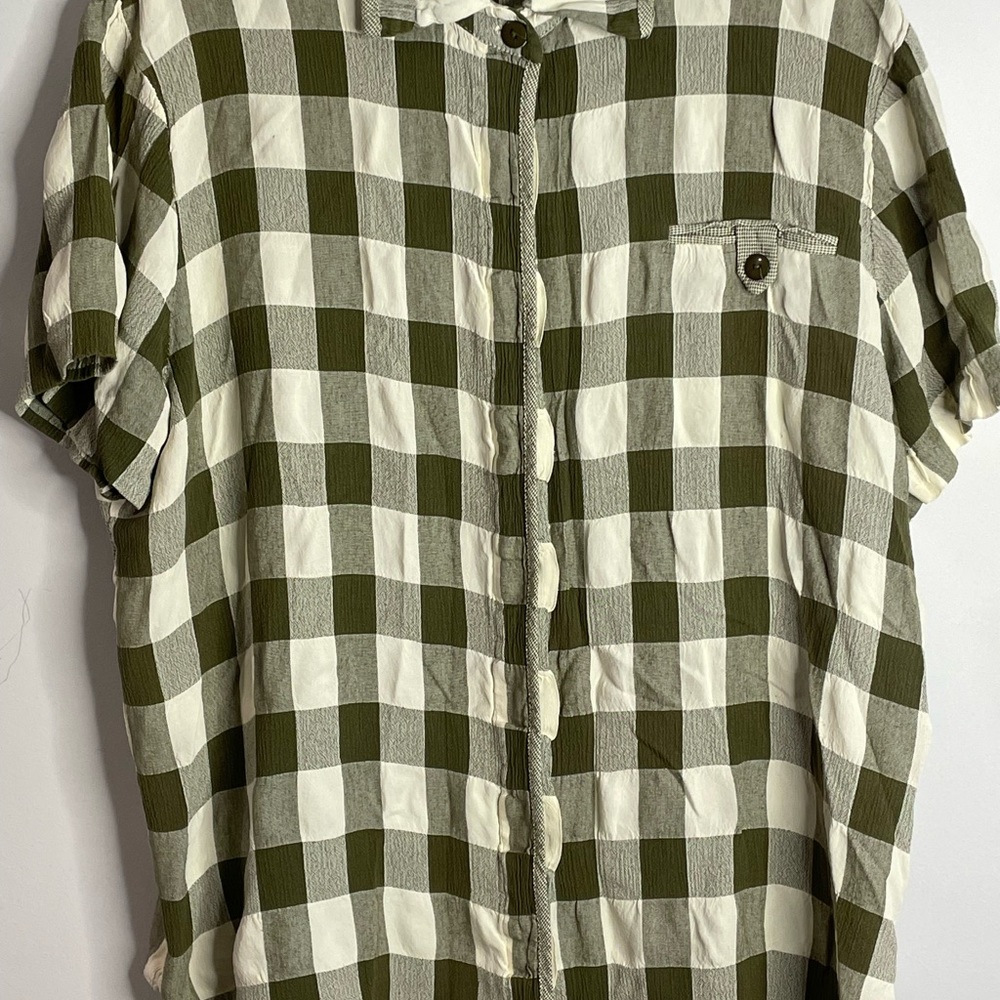 Wayne Diamond Designs Womens Size 1XL 100% Chiffon Green & Ivory Button Up